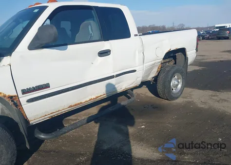 2002 Dodge Ram 2500 St z USA, uszkodzony, nr VIN 3B7KF23642M261814